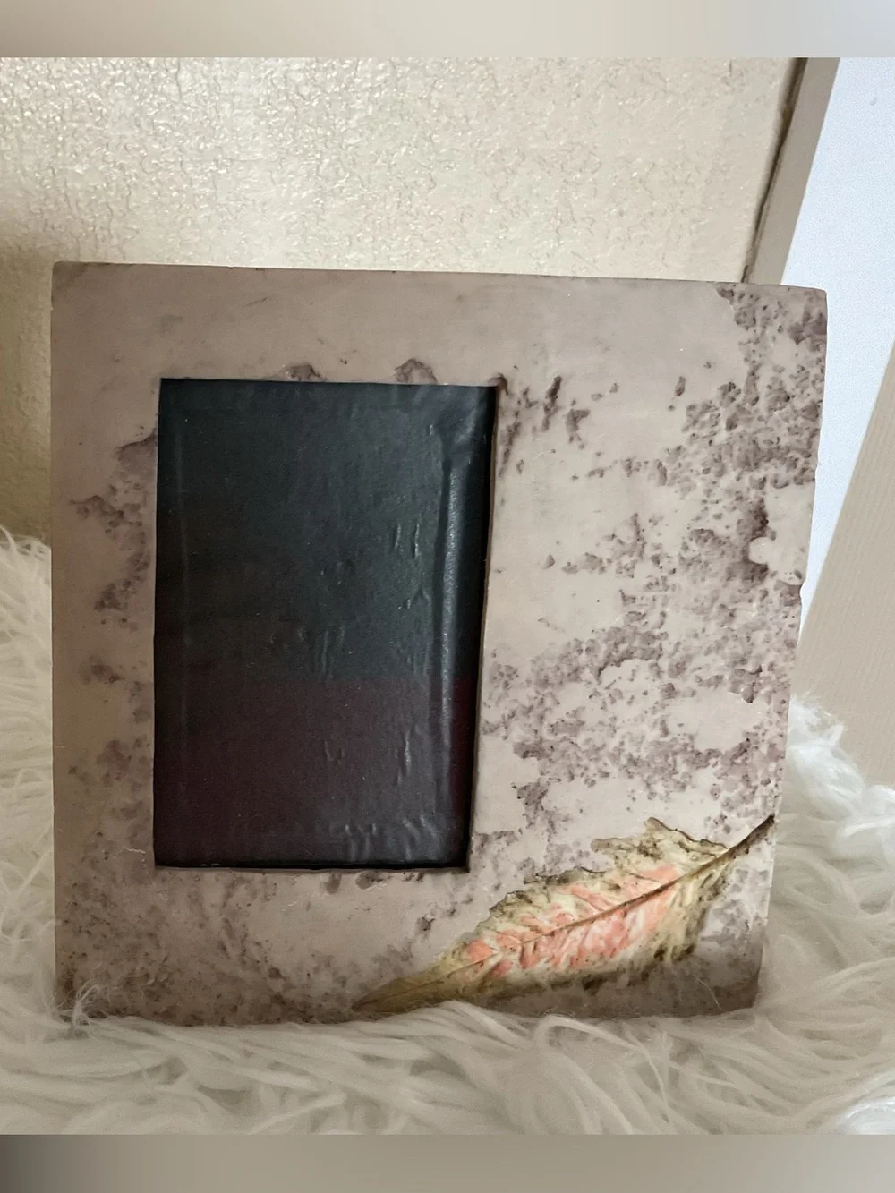 Decorative Leaf Accent Photo Frame in Beige 3” x 4.5”